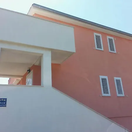 Apartament Tony - 2bdr Beachfront *