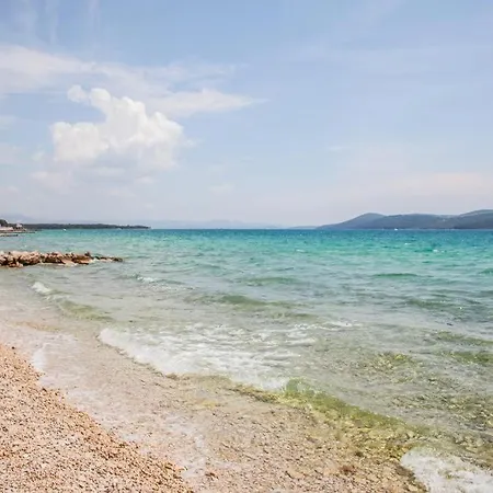 Tony - 2bdr Beachfront Apartament