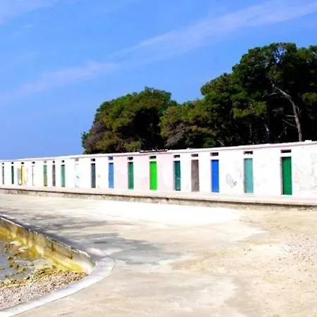 Tony - 2bdr Beachfront *