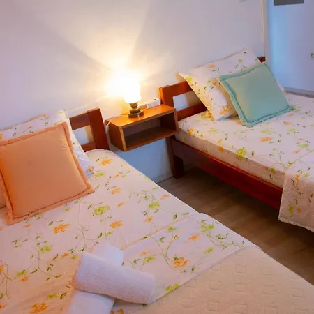 Tony - 2bdr Beachfront Apartament *