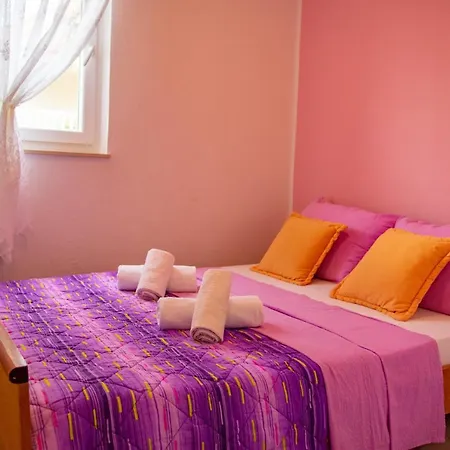 Tony - 2bdr Beachfront Apartament Jadrija