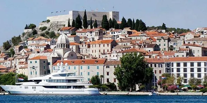 Tony - 2bdr Beachfront *