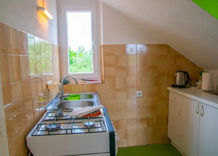 Tony - 2bdr Beachfront