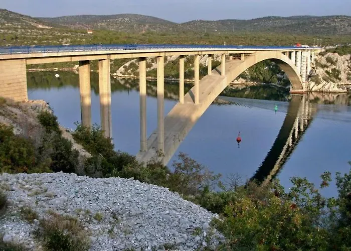 Apartament Tony - 2bdr Beachfront Jadrija