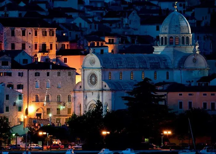 Tony - 2bdr Beachfront 아파트 *