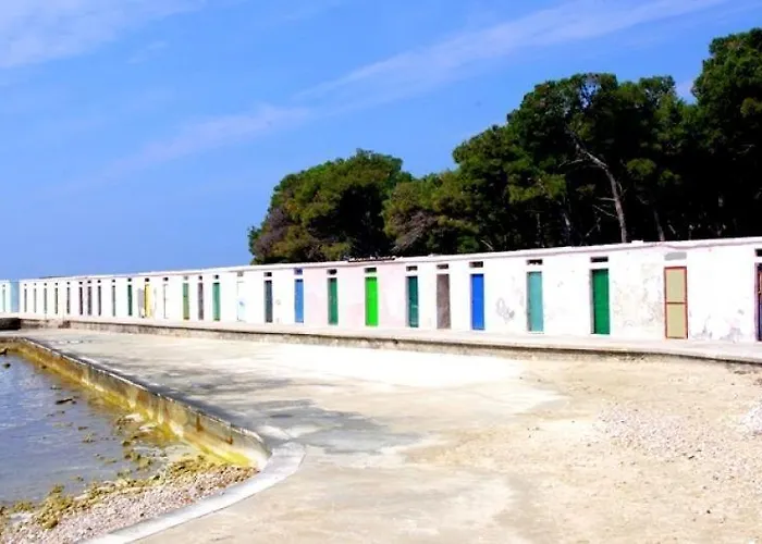 Tony - 2bdr Beachfront *