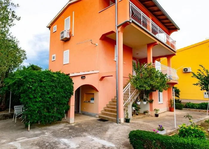 Tony - 2bdr Beachfront *