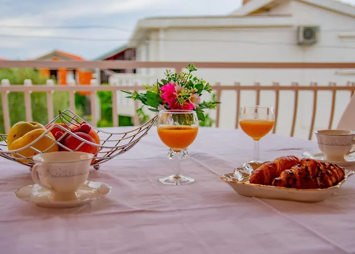 Tony - 2bdr Beachfront *