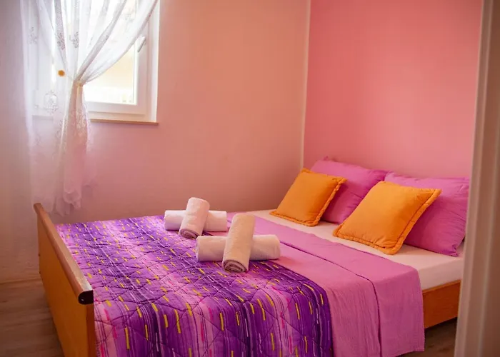 Tony - 2bdr Beachfront Appartement Jadrija